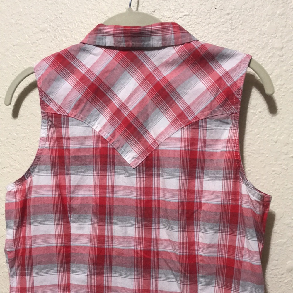 Wrangler Women's Sleeveless Red Plaid Snap Front  Shirt. Good Condition. Size M. - Picture 6 of 8
